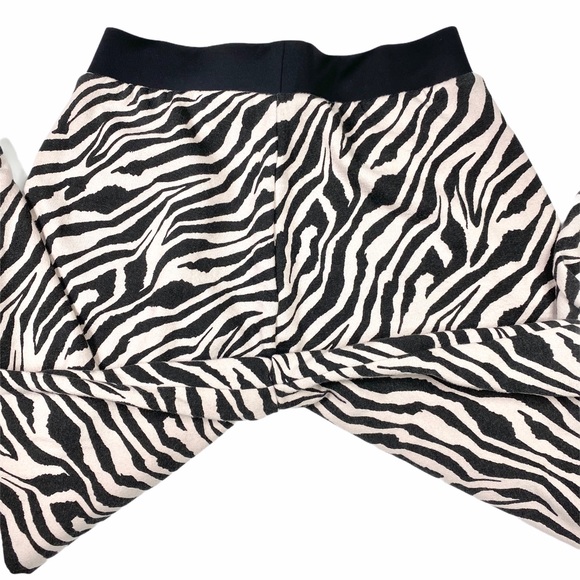 ♦️SOLD♦️Victoria’s Secret Zebra Fleece Jogger Set - Picture 10 of 16